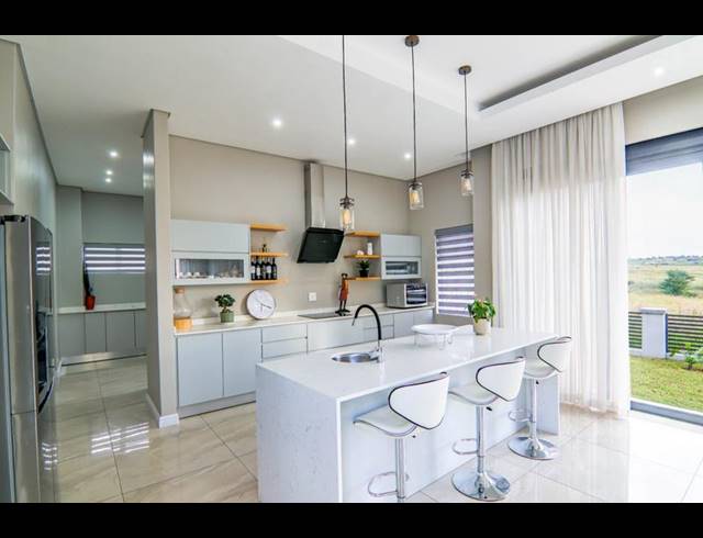 5 BEDROOM HOUSE FOR SALE IN COPPERLEAF ESTATE